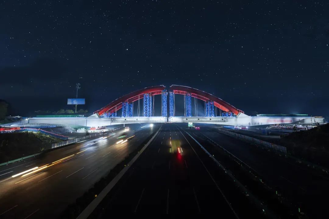 铁四院:世界首例,成功转体!