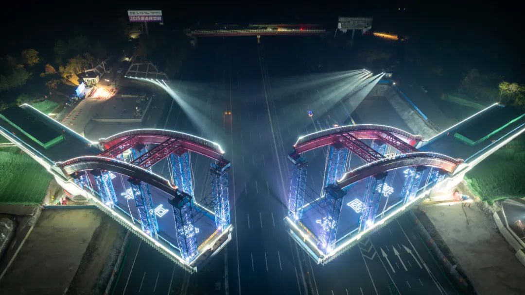 铁四院：世界首例，成功转体！